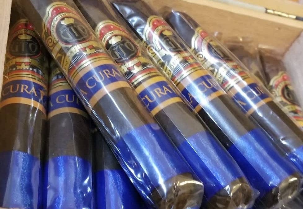 GTO La Cura Maduro Robusto 5×52 Blue 24CT BOX